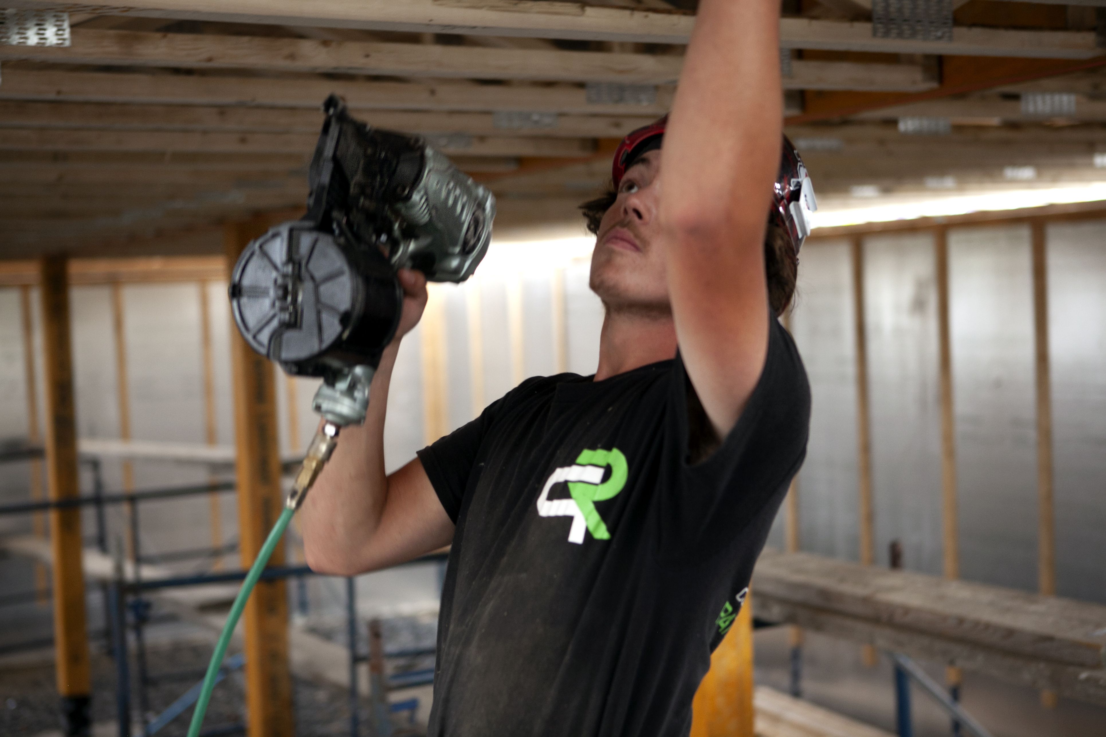 Charpentier de Construction Patrice Roy au travail sur un chantier